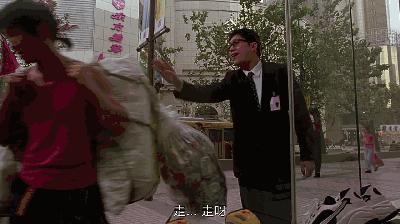 它是香港票房冠军，日本两周破20亿日元，内地却无缘公映