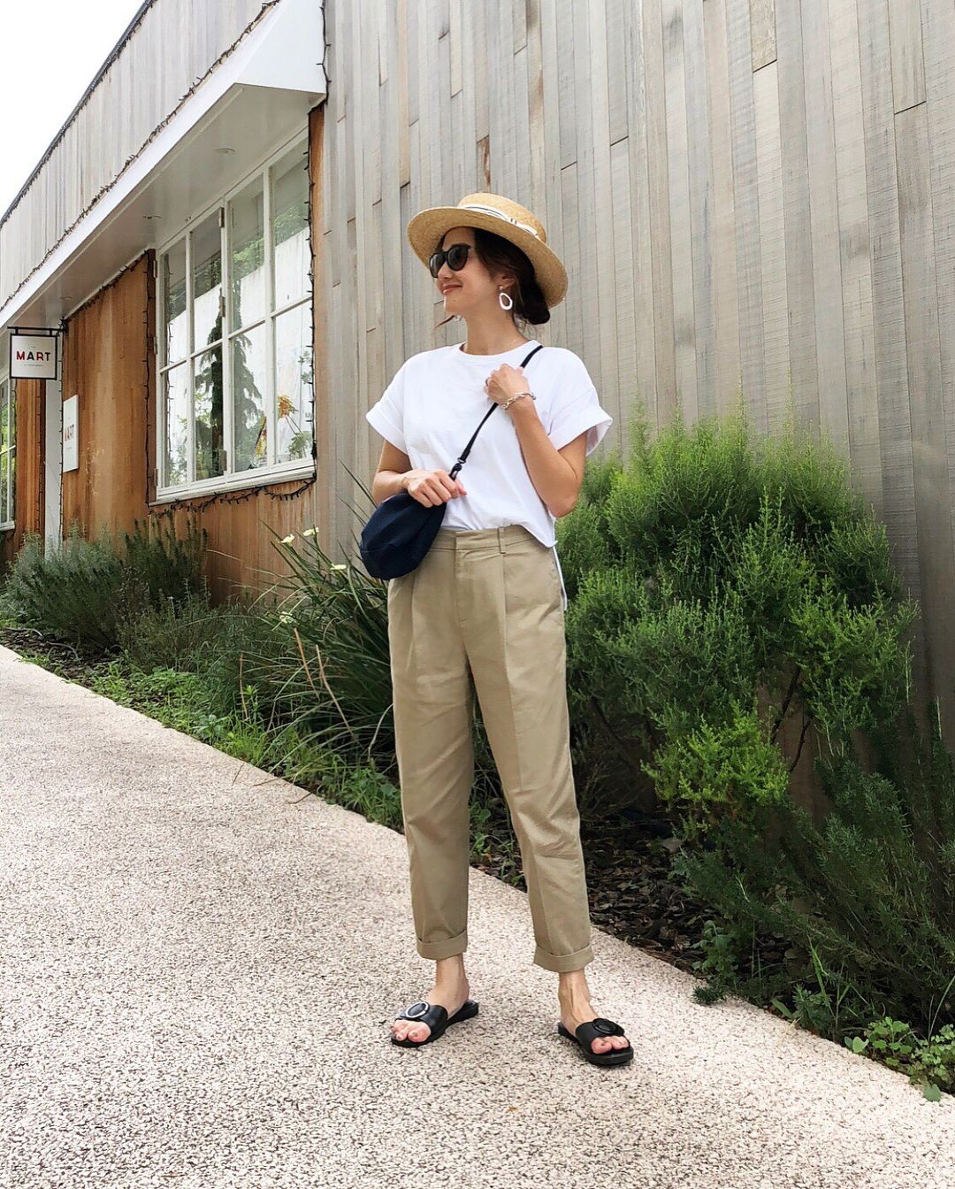 别人穿白T也时髦，为何自己穿像“睡衣”？这些搭配细节很重要