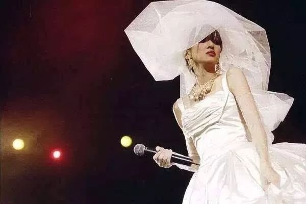 梅艳芳一生有多少孩子,梅艳芳一生爱你千百回