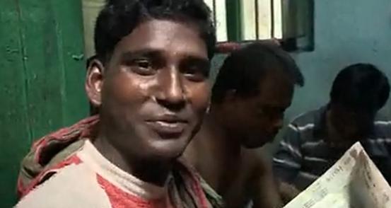 印度穷人下水道里淘金,印度穷人淘金