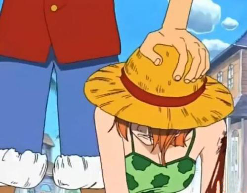 路飞索隆从师傅处学到的技能：路飞扣帽杀让人感动，索隆小刀虐人