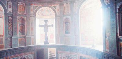 珍珠当牙签，红宝石镶圣经，还是Gucci和香奈儿的灵感缪斯