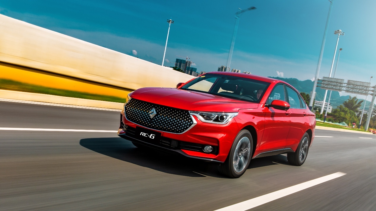 作为原版车出口全球,这款神车再次升级了!网友:可惜没用新车标