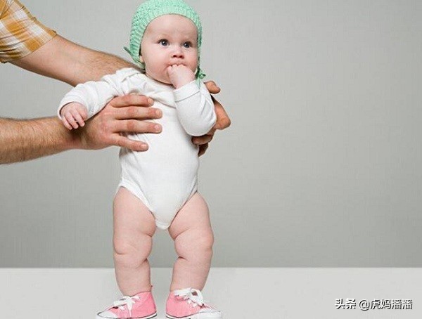 一岁半宝宝老是喜欢摸肚脐眼,一岁半宝宝老是喜欢摸肚皮