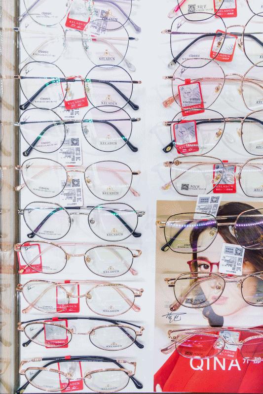 漳州这个老板太任性，包下一层楼开眼镜店