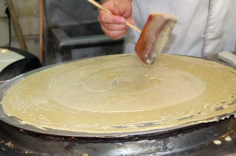 开店月入10万全靠煎饼,38岁辞职去开煎饼店