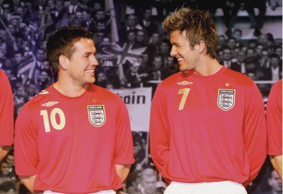 欧文十八岁就是英超最佳射手,欧文成为传奇巨星