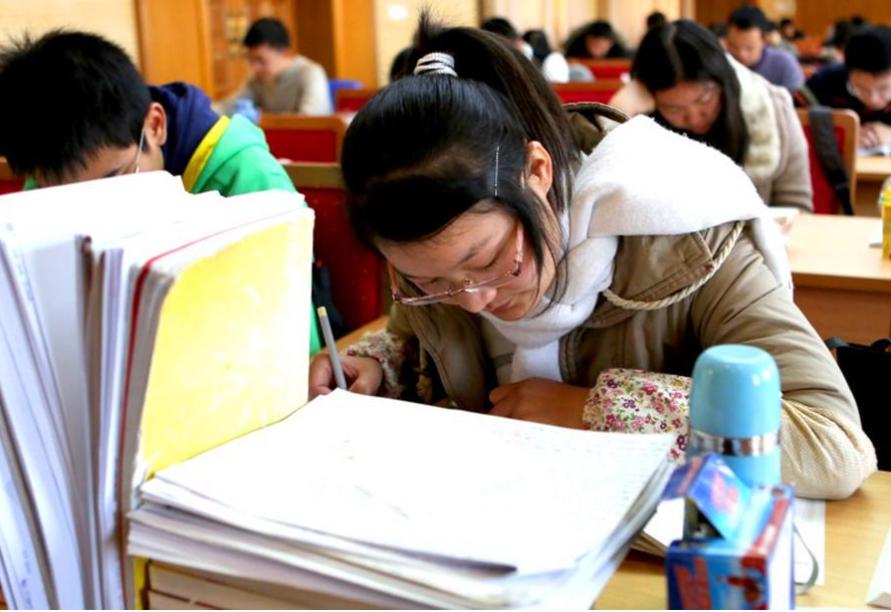 大学里的“私下交易”，看似方便了生活，实际可能耽误自己的未来