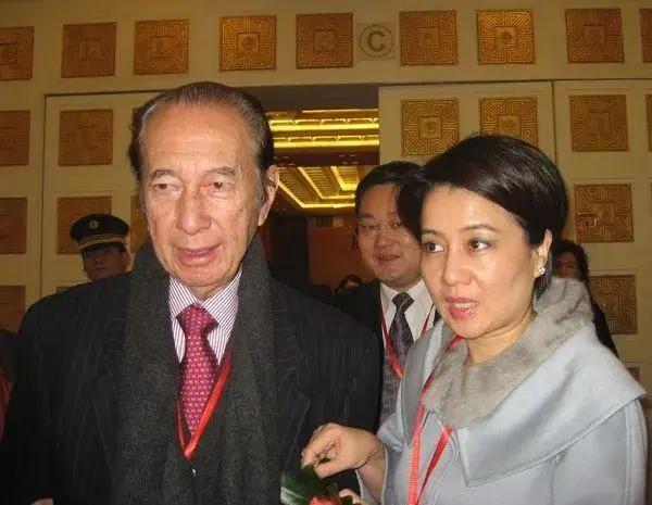 赌王蓝琼缨利智,蓝琼缨当年如何处置利智