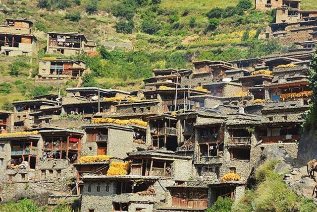 四川凉山蜂窝式建筑,四川凉山悬蜂窝建筑