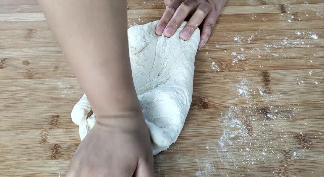 双擀面杖擀小笼包皮教程,小笼包现做现蒸的方法