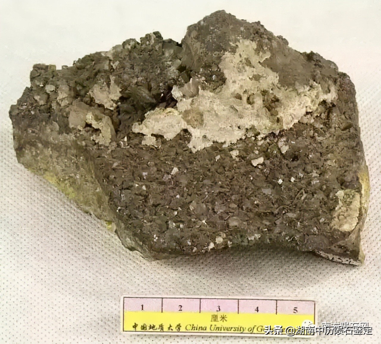 月球陨石与地球矿石的区别,月球陨石和矿石有什么区别