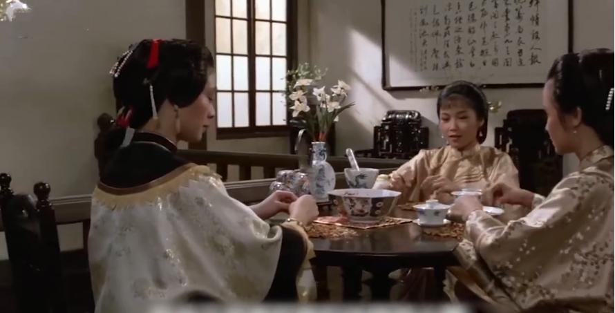 贫贱女子贪图富贵嫁入豪门，却与小叔暧昧逼死残疾丈夫：《怨女》