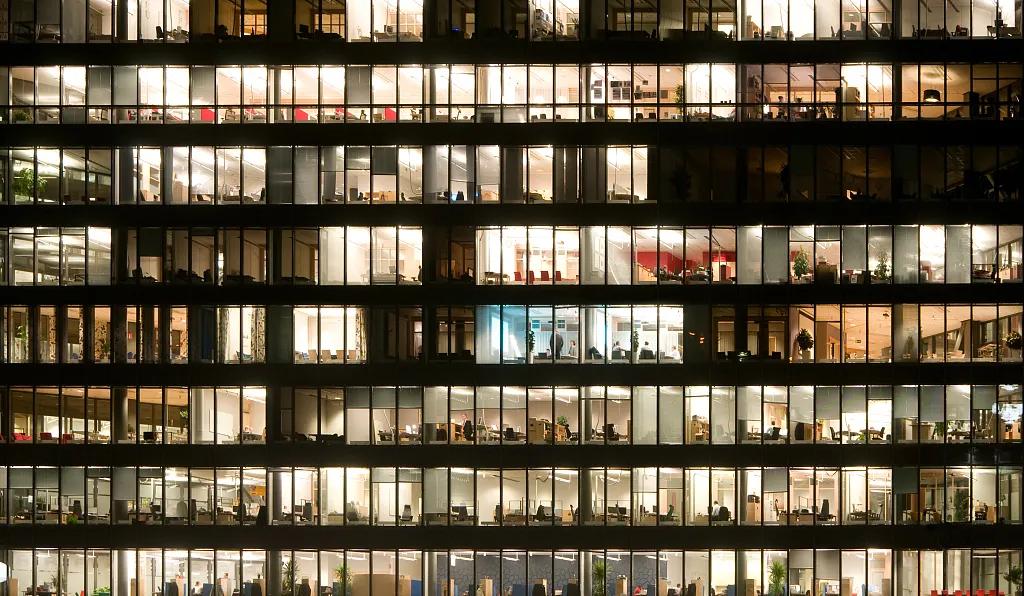 996压垮大厂打工人，为了自救，他们开始摸鱼