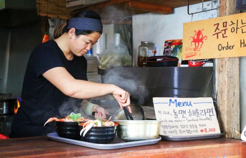 只做一种菜品的店,自己动手做料理的餐厅