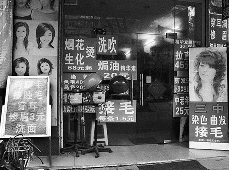 痴情女人为爱付出放弃一切的下场,痴情女子为了爱人的未来甘愿入狱