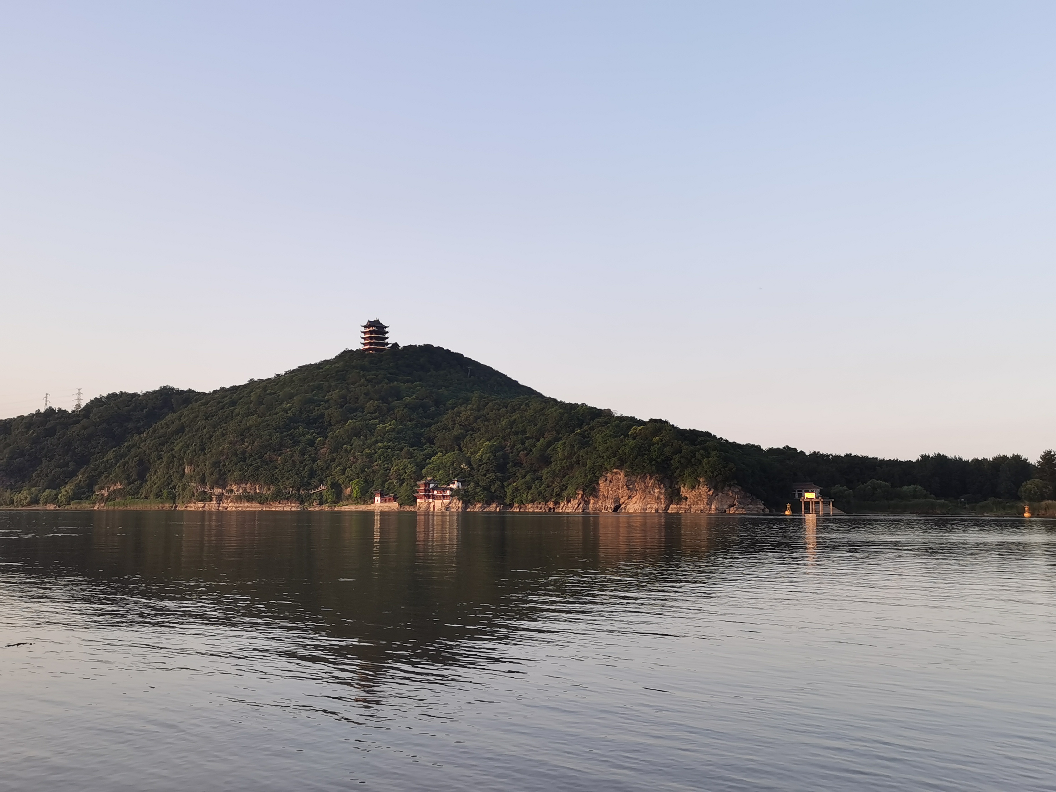 曾经的脏乱差变成了现在的新景观,从面目全非到焕然一新