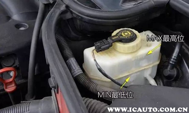 刹车灯一直亮怎么解决电动车,两侧刹车灯不亮高位刹车灯一直亮