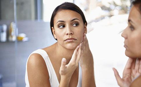 女性气血运行不畅气血亏虚吃什么,女性气血不足的症状吃什么药