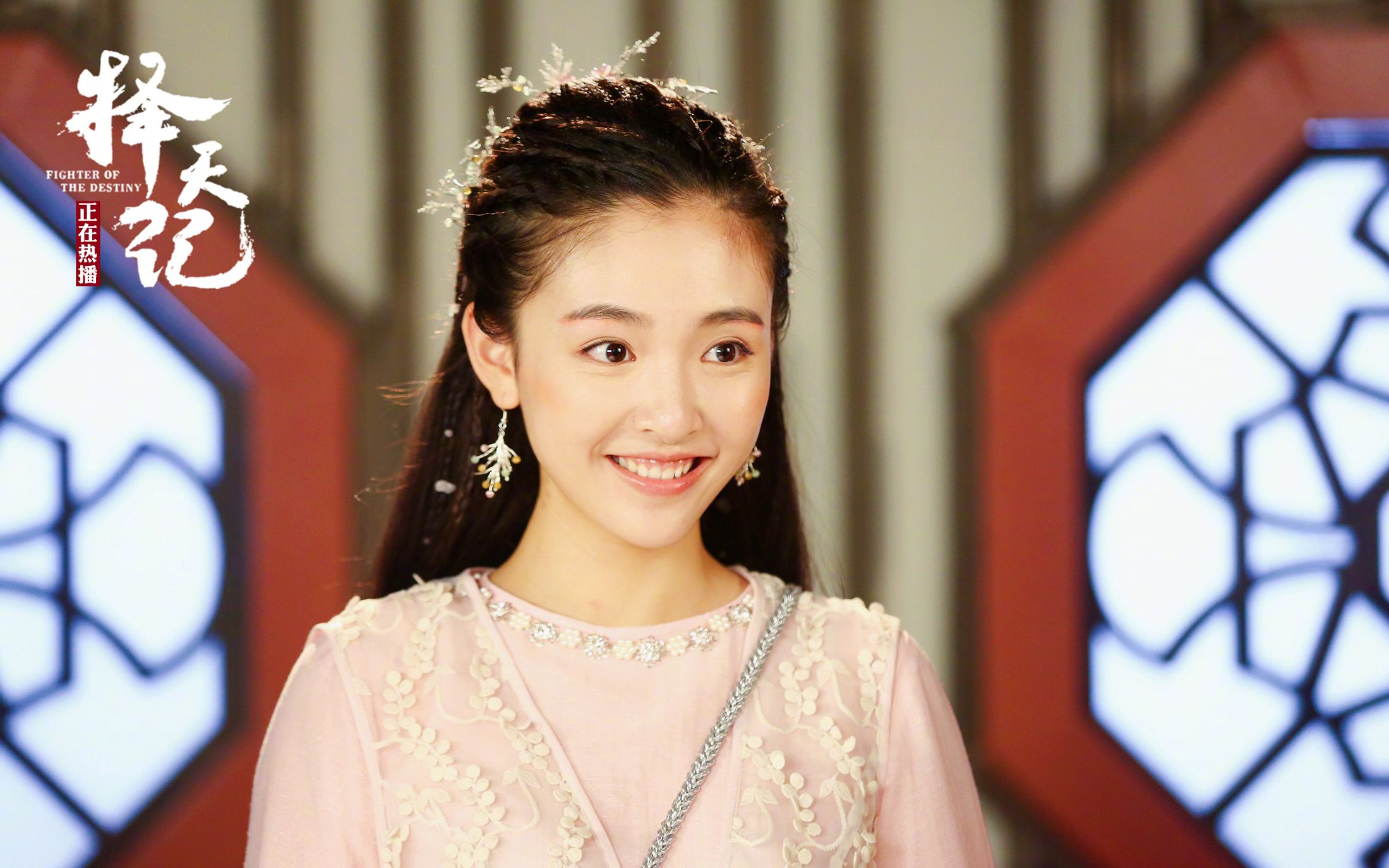 笑起来不露上牙的明星,露齿笑很丑的明星