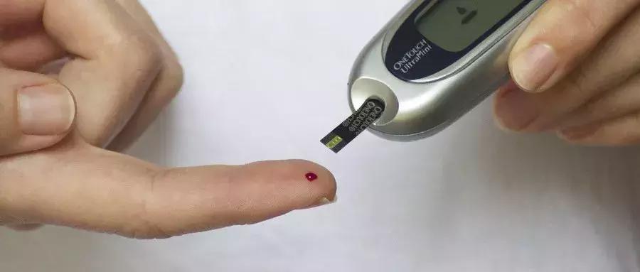 在家测血糖仪不准怎么办,糖友自己检测血糖值