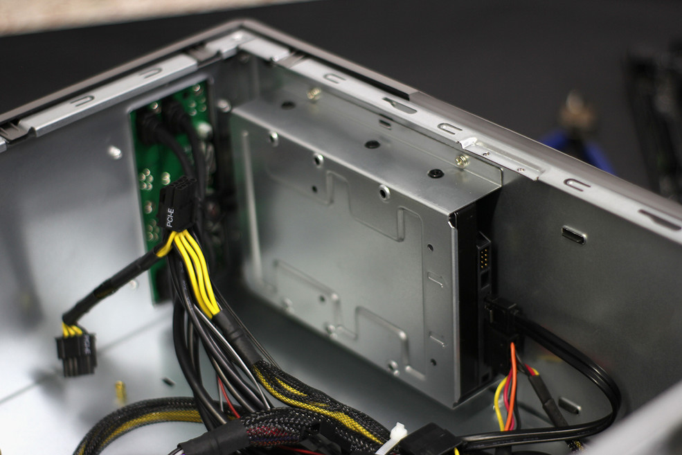 电竞新势力的显示器,七彩虹igame系列主机