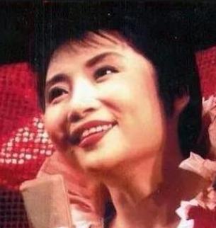 李娜为什么会被遁入空门,李娜是因为谁失恋而出家的