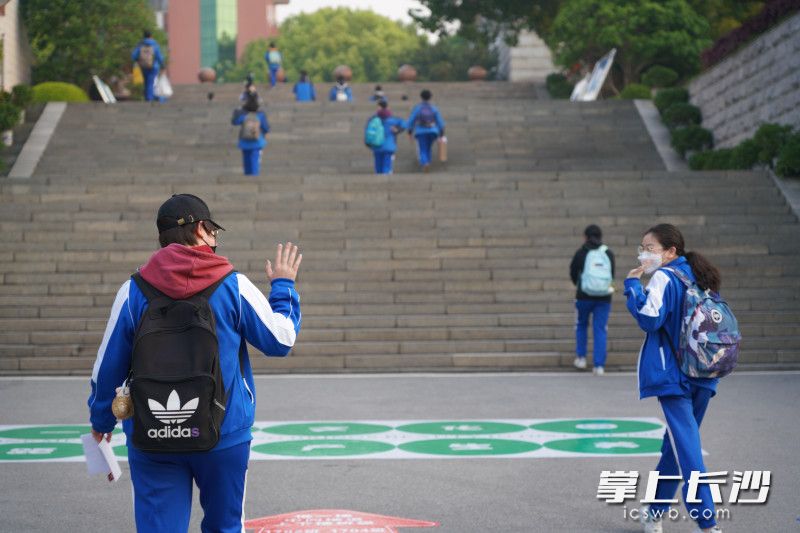 一切为了学生的发展,一切为了学生一切依靠学生