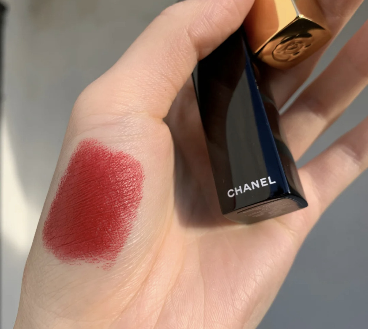 香奈儿山茶花口红627和58买哪个,香奈儿山茶花口红357和627哪个好