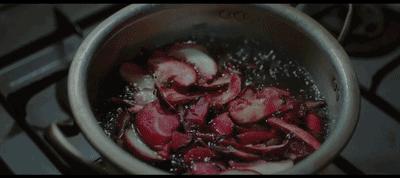 群租吃人游戏，前两分钟男主就被爆头