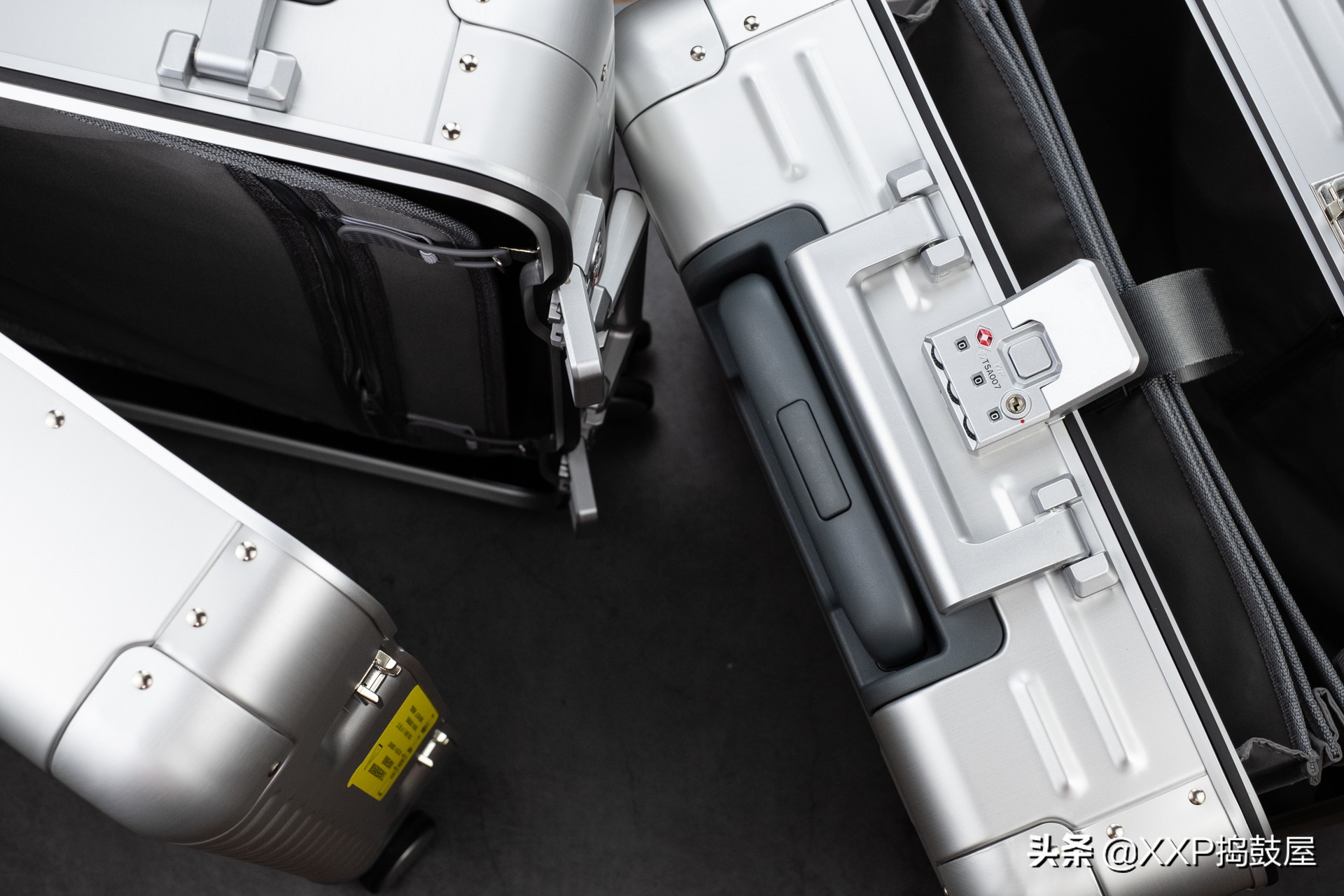 钛镁合金旅行箱,京东京造旅行箱的东西质量怎么样