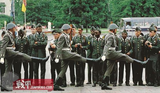 不只是仪仗！——东柏林的卫兵们