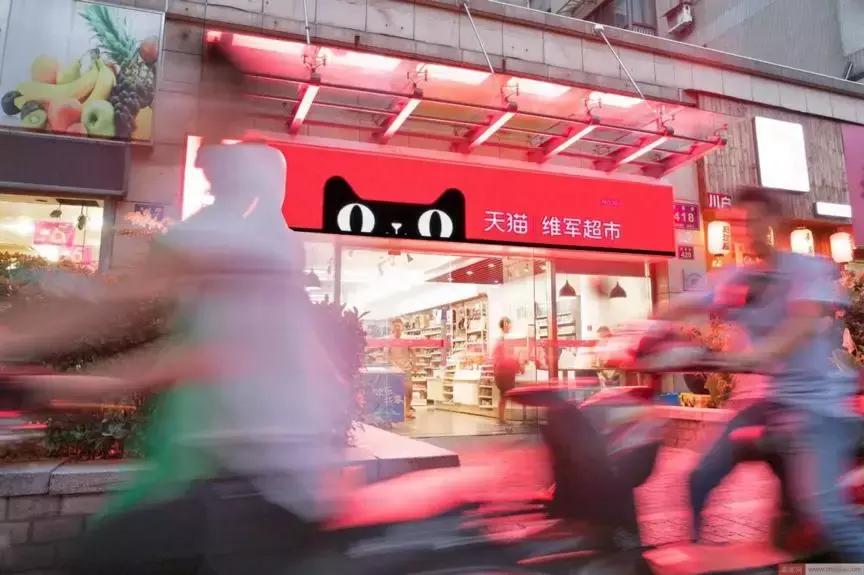 跟奶茶妹妹是同学，特朗普做校友，苏宁少东家接过苏宁小店家乐福