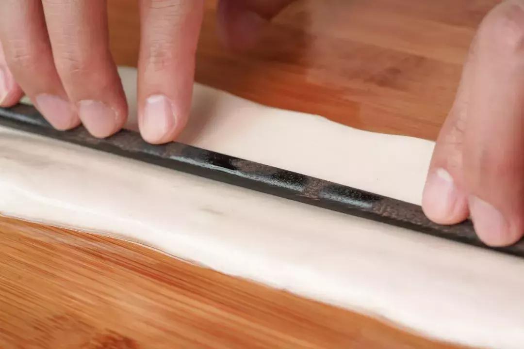 正宗好吃油泼面做法视频,油泼面怎么做最简单最好吃