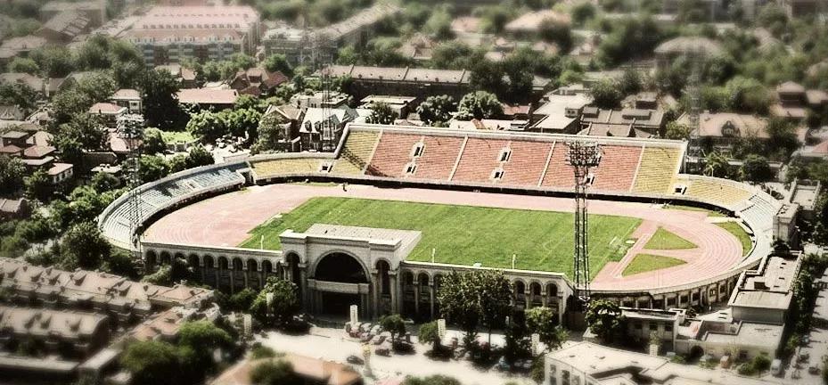 天津民园体育场拍摄地点,站在观众席上