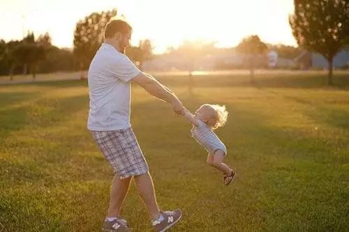 孩子胳膊脱臼好几次是怎么回事,孩子胳膊脱臼什么原因