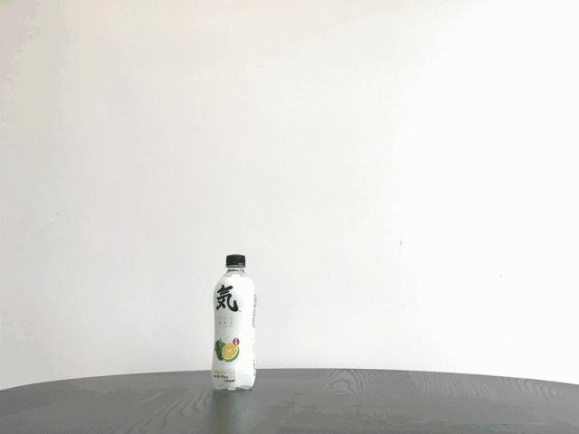 这20+款新饮品，我们喝出了打屁虫、清新剂、中药丸的味儿……