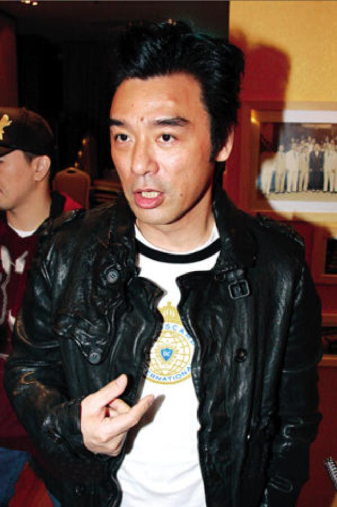 现在是章小蕙有钱还是钟镇涛有钱,钟镇涛和章小蕙到底欠多少钱