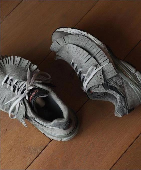 有许多配件的球鞋,拥有这些神器球鞋怎么会洗不干净