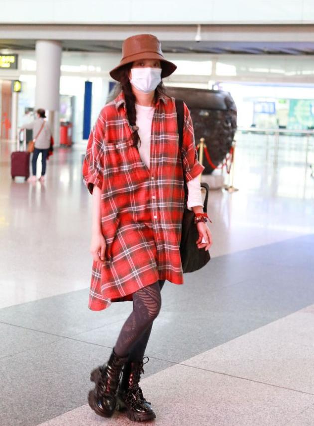 舒淇穿深v上衣穿搭,舒淇穿搭缎面西装