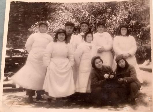 「女兵讲历史」大雪压青松青松挺且直欲知松高洁待到雪化时