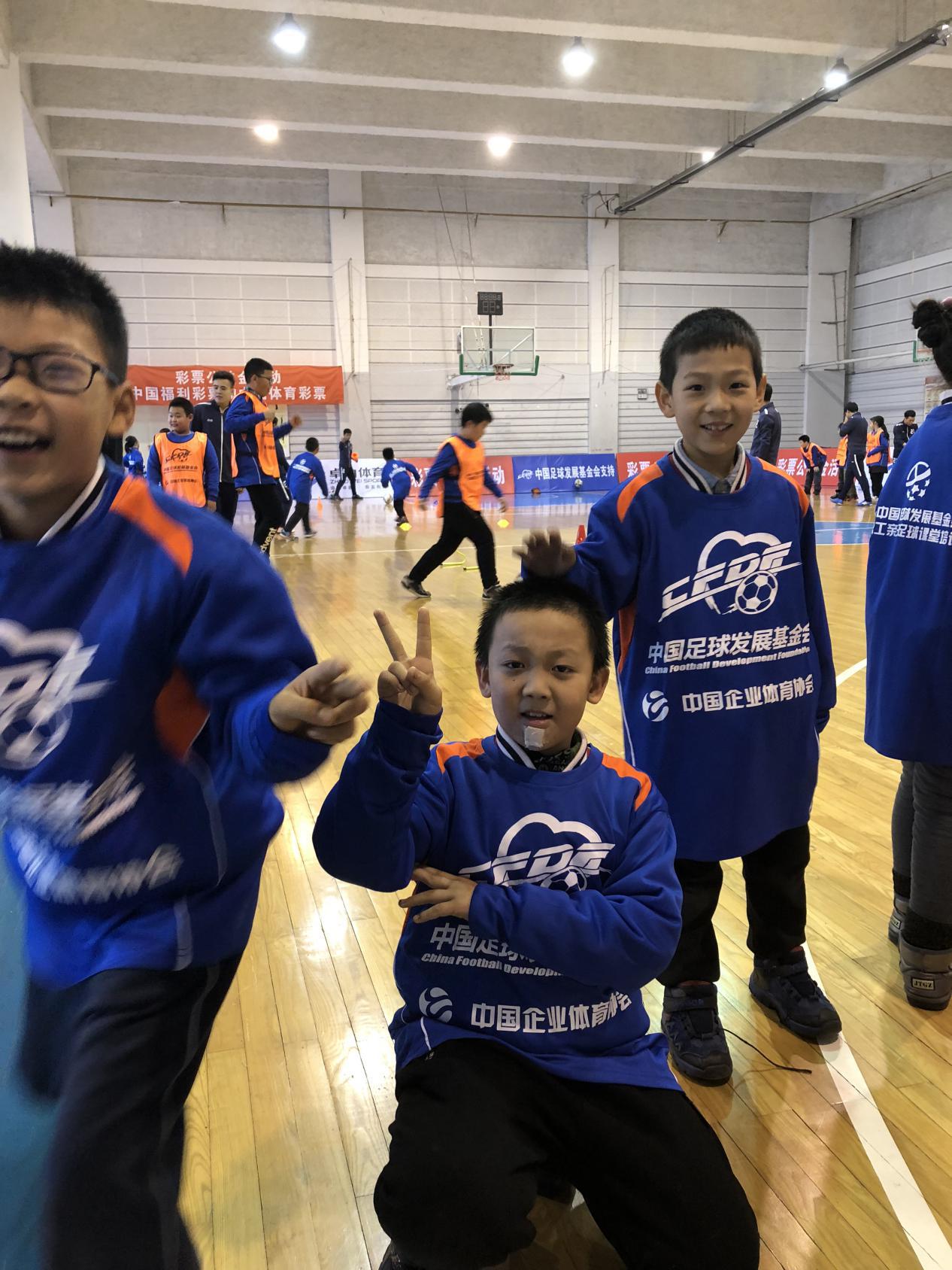 儿童足球培训开班,幼儿足球培训暑期班