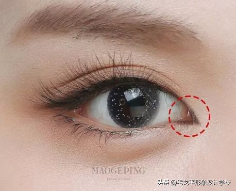 眼线一画就糊怎么解决,眼线一秒学会