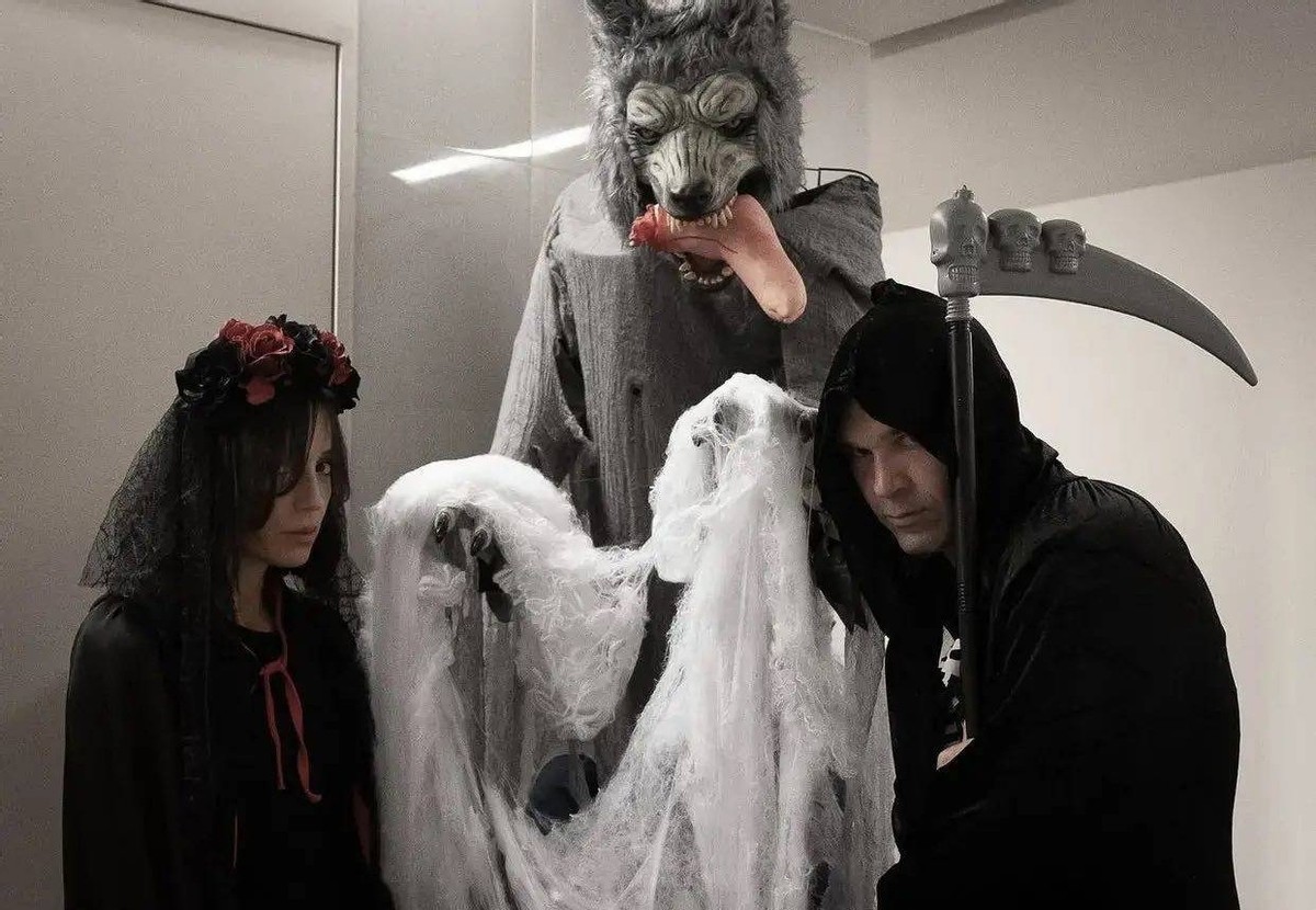 23位足球明星过万圣节，莱万夫妇扮小丑，迪玛利亚变宇航员