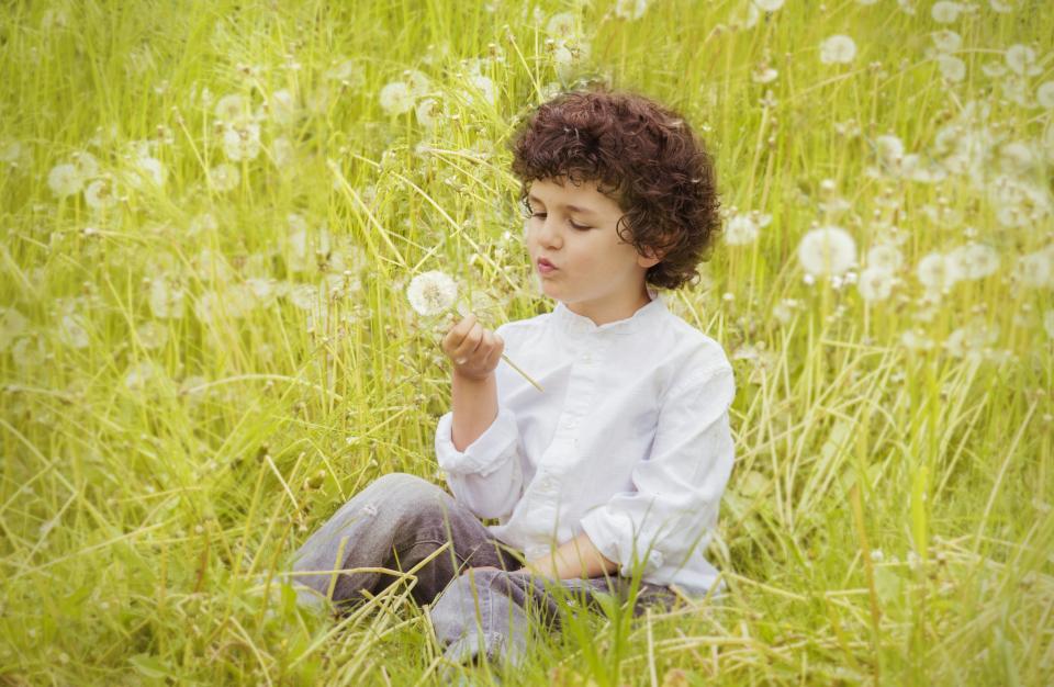 如何教育孩子不要随便亲我,亲子教育如何批评孩子