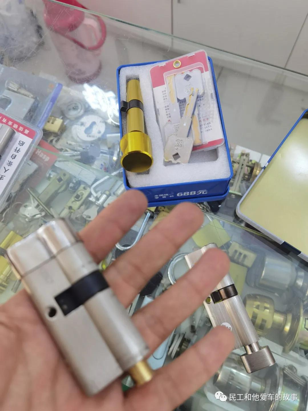 换个c级锁芯还有必要换防盗门吗,防盗门换锁芯有只拆一个螺丝的吗