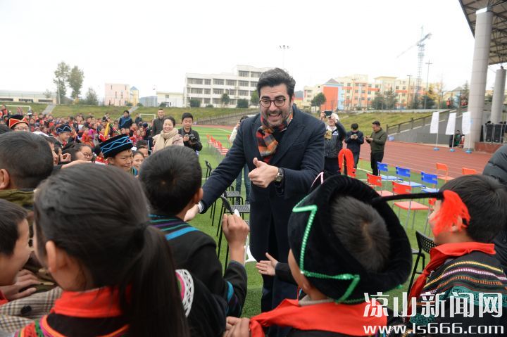 足球比赛皇家马德里直播,皇家马德里vs皇家赛事重播