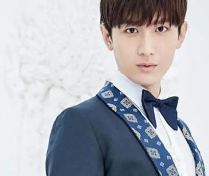 男人40岁穿什么颜色显年轻,男人不管穿啥建议少挑这2种颜色