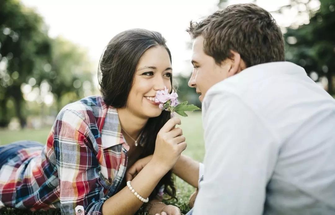 告诉男生追女生的正确方式和方法,追女生技巧男生必学