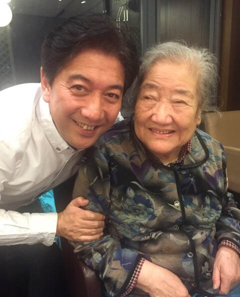 水均益赡养单身残疾大哥，催人泪下手足情